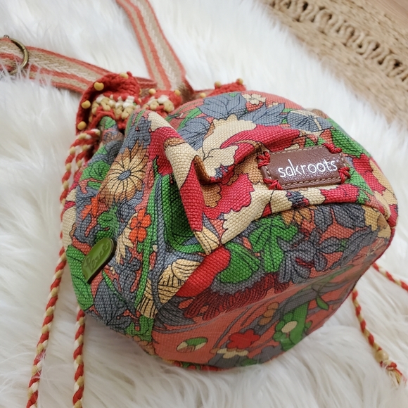 SAKROOTS Bucket Bag - Picture 3 of 13